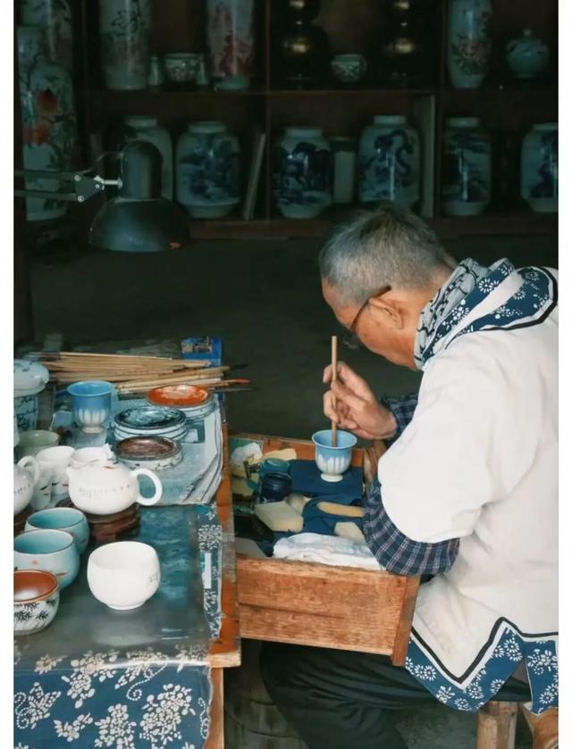 第一批去景德镇躺平的中产，已经「卷疯了」