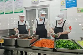 “妈妈岗”铺就“宝妈”职场回归路图片