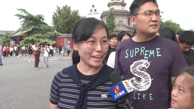 暖心服务“加码” 游客畅享古城之旅
