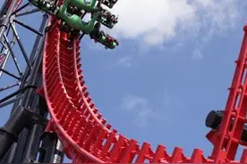 紫牛热点｜日本游乐园一员工被过山车夹死图片