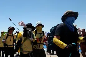 新疆拜城县举办乌孙古道徒步露营大会图片