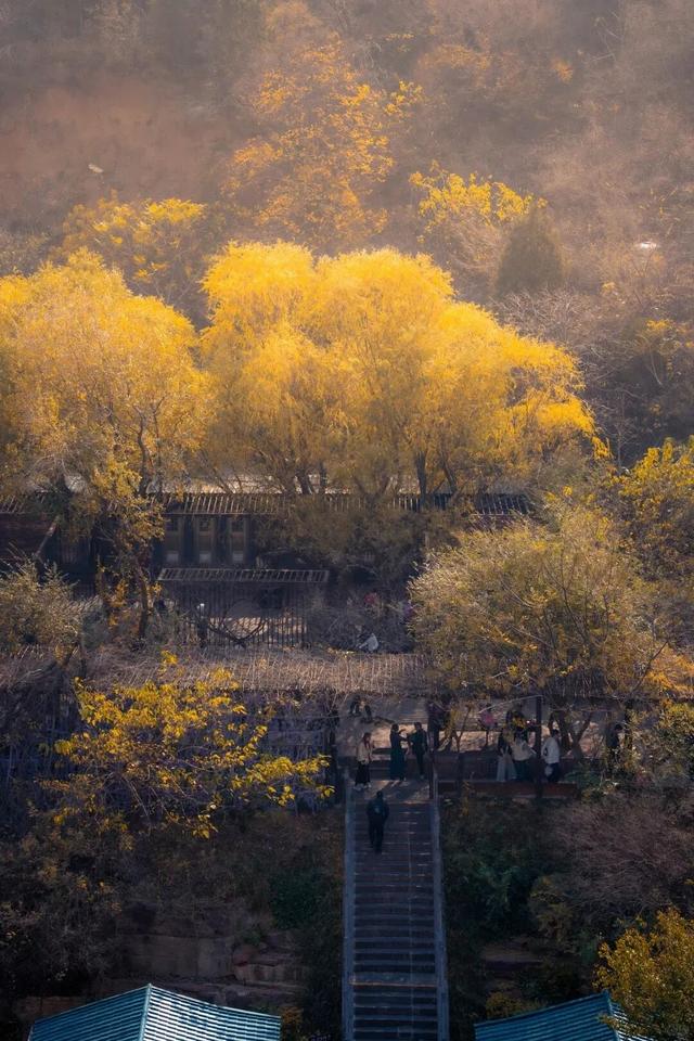 很少用“震撼”形容一座山！