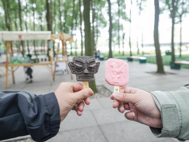 新时代中国调研行之文化中华｜文物的“新展厅”：三星堆文创潮玩的出圈密码