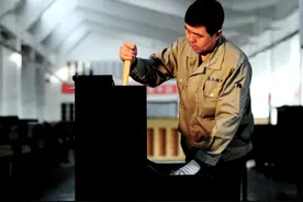 （图片故事）钢琴调律师张永庆——从巧手到知音图片