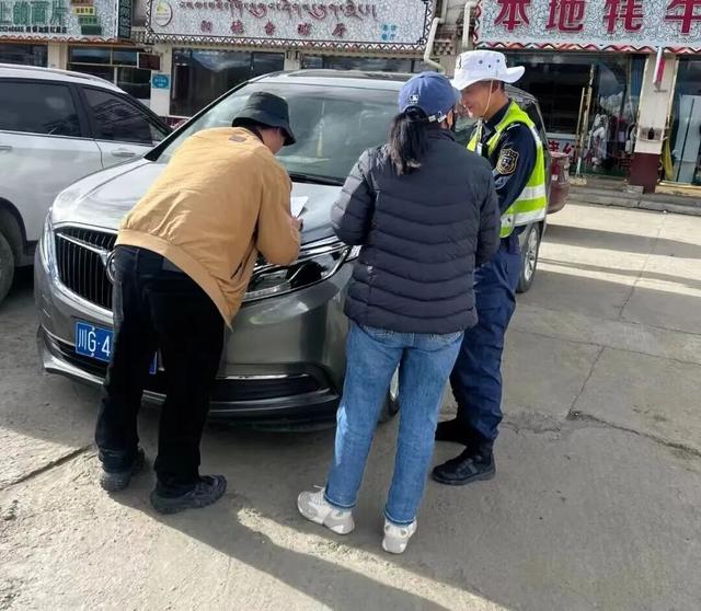 您的诗与远方，他们都始终在场——致敬国庆里的阿坝守护色