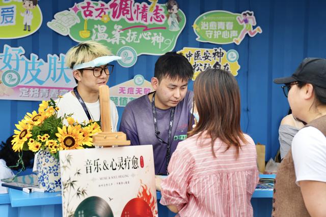 狂欢养生两不误，长沙草莓音乐节“莓好健康集市”暖心出圈，解锁音乐 + 健康新范式