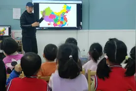东营区文华幼儿园：祖辈家长走进课堂，开展生动有趣的地理启蒙课图片