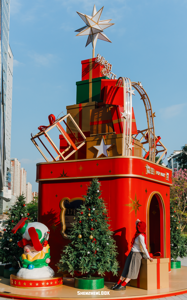 下暴雪的「圣诞小镇」开了！12米泡泡玛特圣诞树亮灯