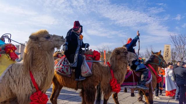 踏破风沙赴神都，白云山赠“终身旅游卡”！让天山来客常回“家”看看