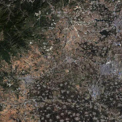 大气层并非“透明”，对地观测卫星为何还能看得清？