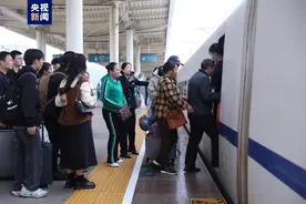“广西三月三”假期首日国铁南宁局发送旅客81.1万人次图片