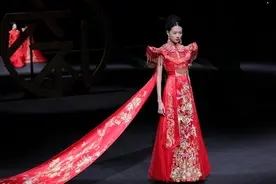 中式高端婚俗文化服饰大秀亮相中国国际时装周图片