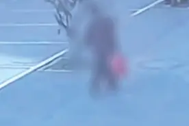 全网寻找捡钱人！万元红包遗忘ATM机上被人捡走图片