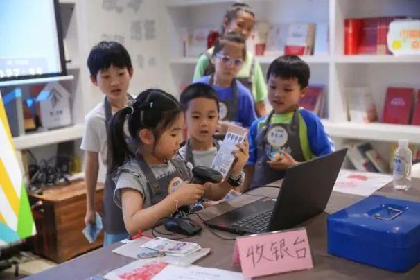 沉浸式感受书店运营的魅力！松茸成长营推出“一日小小主理人”体验计划