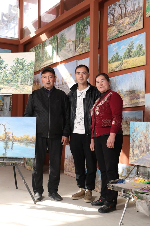 “最美的风景就在家门口”！新民晚报“海派文化大篷车”驶入泽普乡村