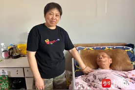 一句“承诺”一辈子，朴实大姐21年照顾瘫痪公公，事迹被编成快板传唱图片