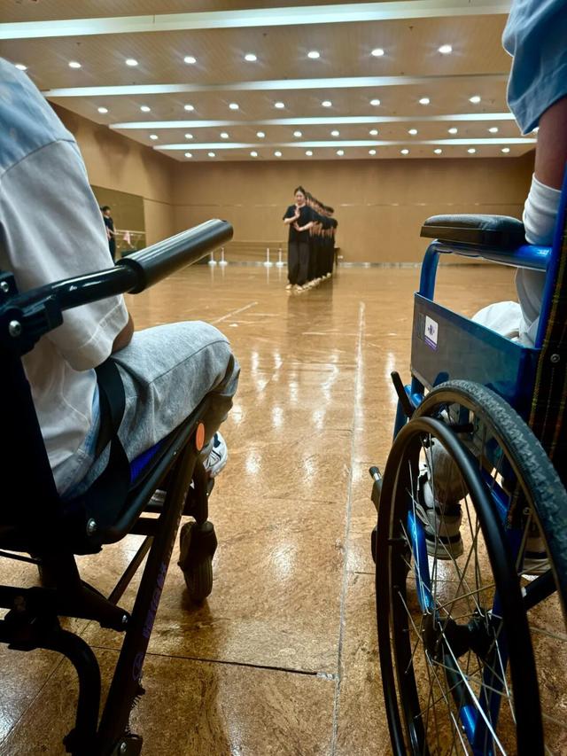 西出阳关：与十三个罕见病家庭同游 | 吴越