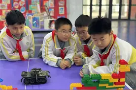 艺彩飞扬  “育”见未来  ——枣庄市实验学校（金沙江路校区）举行美术社团作品展图片