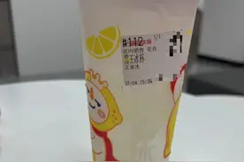 顾客称蜜雪冰城1元冰杯难买到，客服：没硬性要求门店上架图片