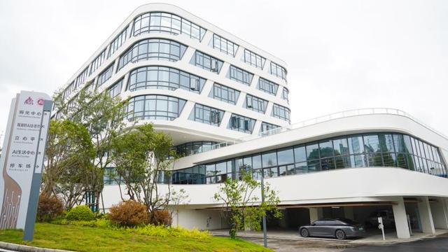 湖北省首个！中建一局承建的湖北莲花山人工智能研究院正式投用