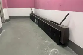 民呼我应|车库限高内外不一？车主剐蹭后质疑管理方“碰瓷”图片