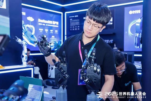 机器人灵巧手新突破：双绳驱技术实现“搓捻旋拧”高难度操作