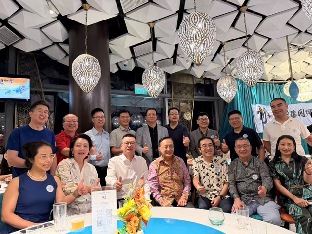 从天山到新加坡河畔，这届新疆老乡把“团圆”拿捏了！