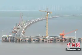 南岸桩基施工破千根 杭州湾跨海铁路大桥建设提速图片