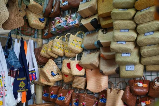 芒市丙午街竹编店搭上文旅“快车”