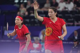 羽毛球女双：陈清晨/贾一凡2-1淘汰马来西亚组合 再进奥运会决赛图片