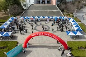 山东服装职业学院：“直播带岗+校企直通”就业服务新模式助力高质量就业图片