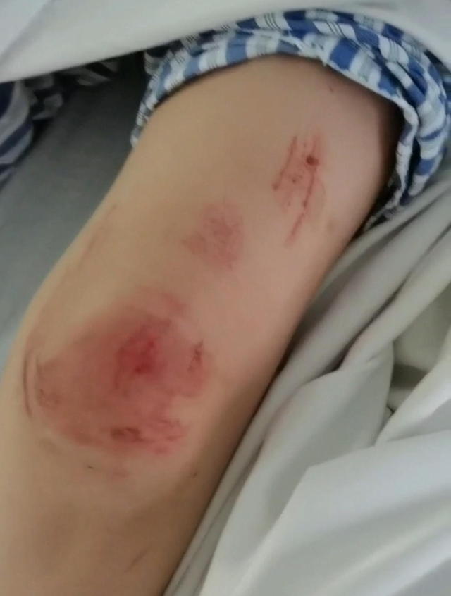 “女子驾车逃跑致丈夫身亡案”二审开庭未宣判 旁听者称现场播放了相关监控视频