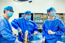 十六岁篮球少年崴脚竟需手术治疗 西区医院：科学处理方式很重要图片