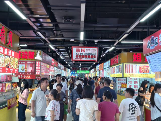 逛老街品美食，烟台夜生活圈烟火升腾