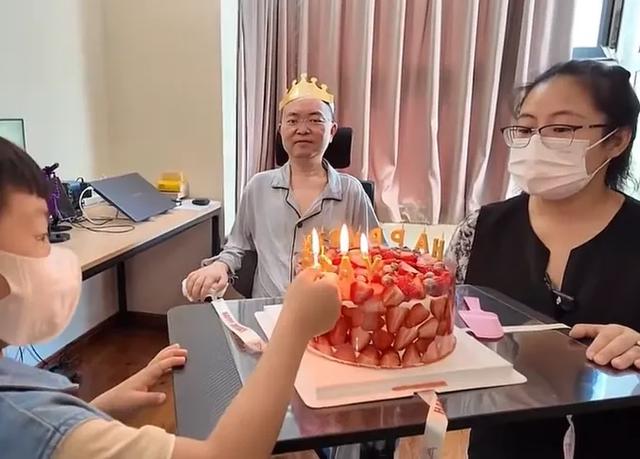 与渐冻症抗争6年，妻子透露蔡磊近况：他已完全丧失语言能力，仅能吃流食；蔡磊账号已4个月未更新