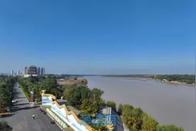 秋染黄河岸 百里黄河风景区秋意浓浓图片