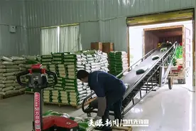 凤冈：企业全力以赴抓生产图片