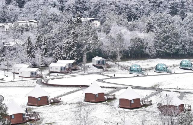 【超级福利】1小时直达成都“小瑞士”！冰雪徒步/雪地魔毯/音乐会/NPC巡游……