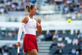 “这是我第一次击败她！”郑钦文战胜萨巴伦卡，首次闯入罗马站四强图片