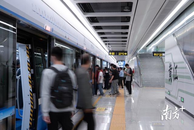 人人人！黄江地铁新“顶流打卡点”出现了！