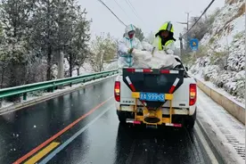 兰州城关区：闻雪而动 积极除雪保畅通图片