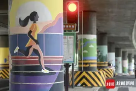 成都青龙场高架桥桥墩“穿新装”｜图集图片