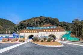 中交一公局厦门公司：深化“6432”工地党建工作模式，架起群众“幸福路”图片