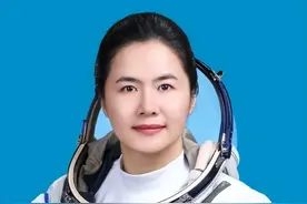 从托举飞天到自己飞天——记中国首位女航天飞行工程师王浩泽图片