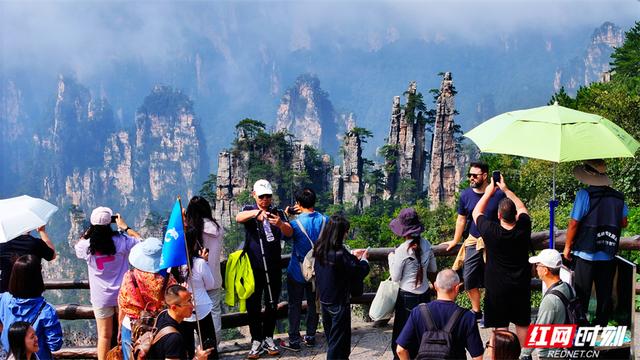 张家界错峰游热度高 天子山云海胜景醉游客