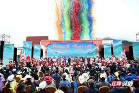 雪域高原唱响天籁 山南首届思金拉措旅游民歌盛典开幕图片