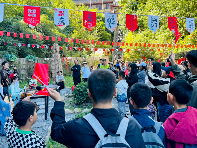一键收藏！中秋遇国庆，带上这份攻略畅游曲江！
