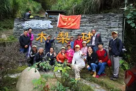 古老山村，世外桃源：探秘黄山云端之上的木梨硔图片