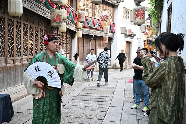 “工位主理人”的诗和远方：“时尚古镇”嘉兴濮院