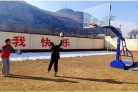 牵手前行！为孩子们的童年添上一抹别样的色彩图片